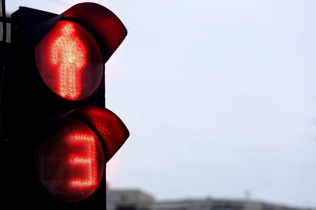 red light for pedestrian crossing
