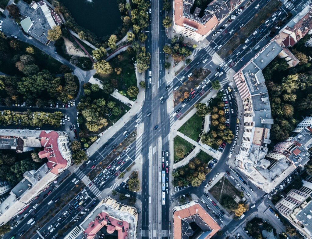 an intersection in the middle of the city