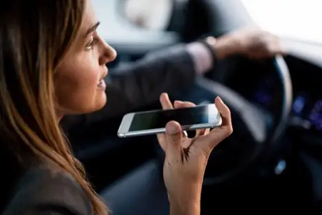 woman speaking on the phone while driving